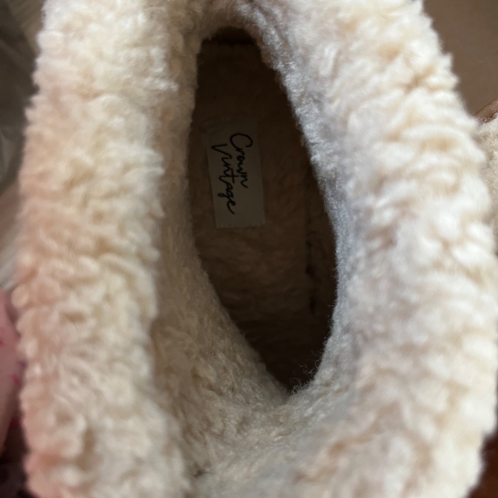 Boots - Picture 6 of 7